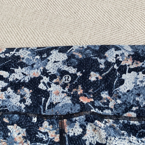 Wunder Under Hi-Rise Tight 28" - Picture 8 of 16